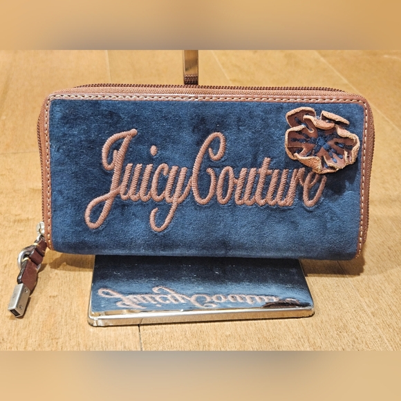 Juicy Couture Y2K Vintage NAVY Velour BROWN Leather FLOWER Zip Around Wallet - Picture 1 of 9